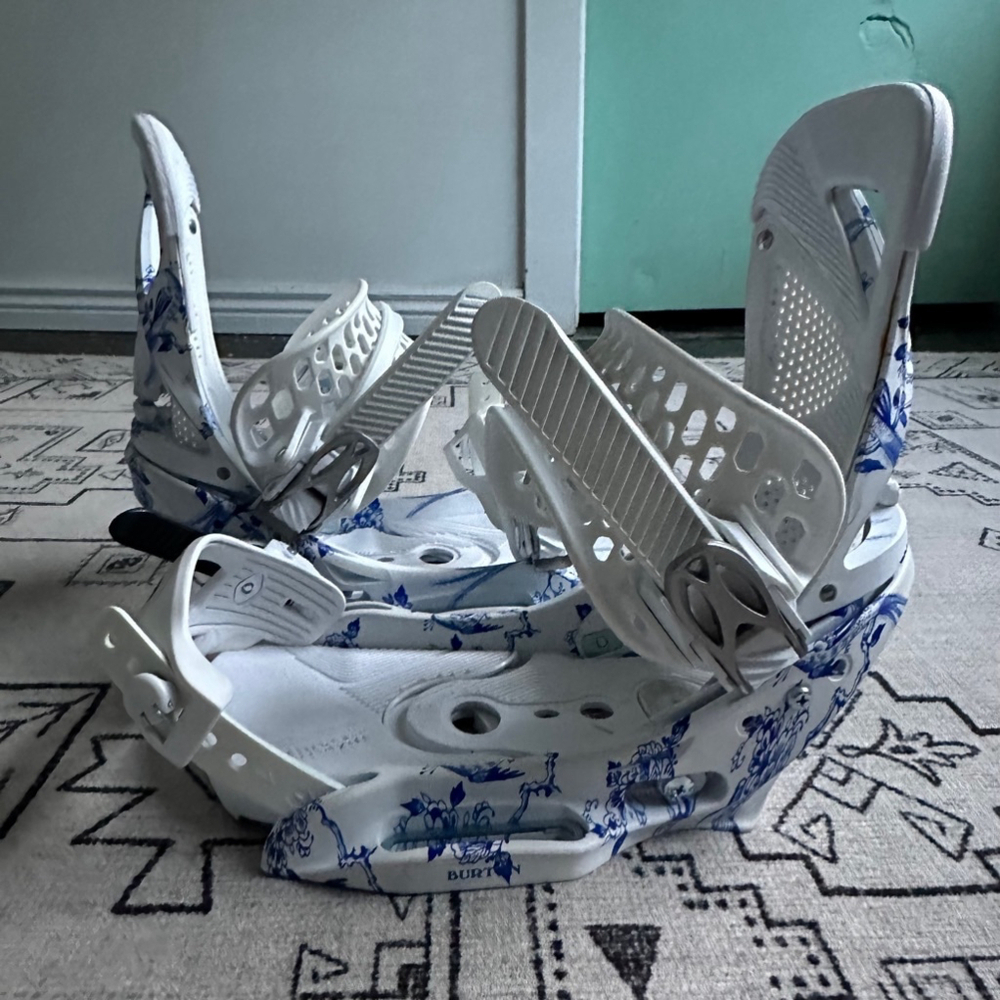 Burton White and Blue Women's Snowboard Bindings For The Channel Boards